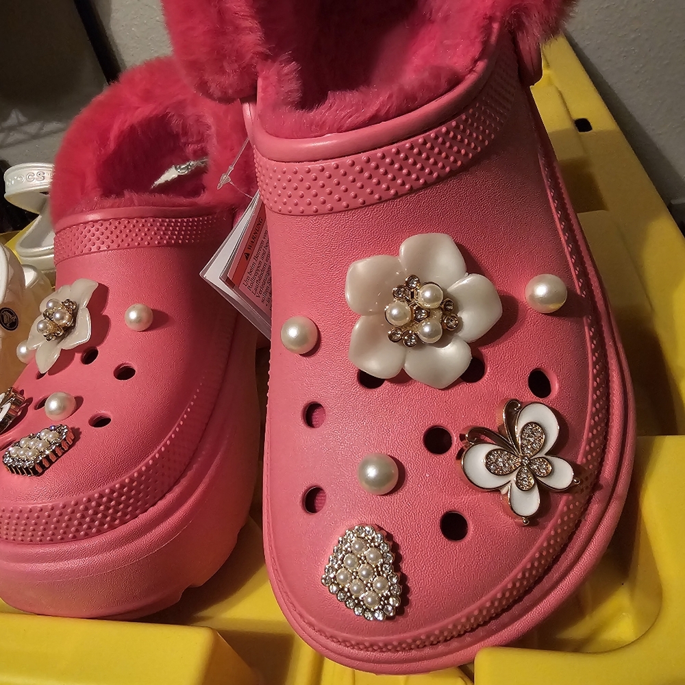 🎀New Pink Fuzzy Stomp Crocs🎀 - Picture 2 of 9
